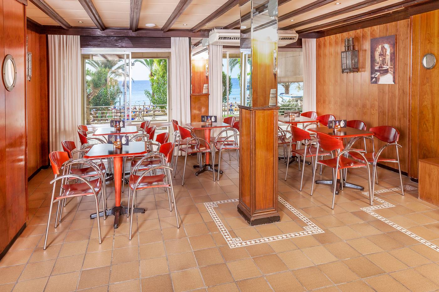 Port-Mar-Blau--Bar-13