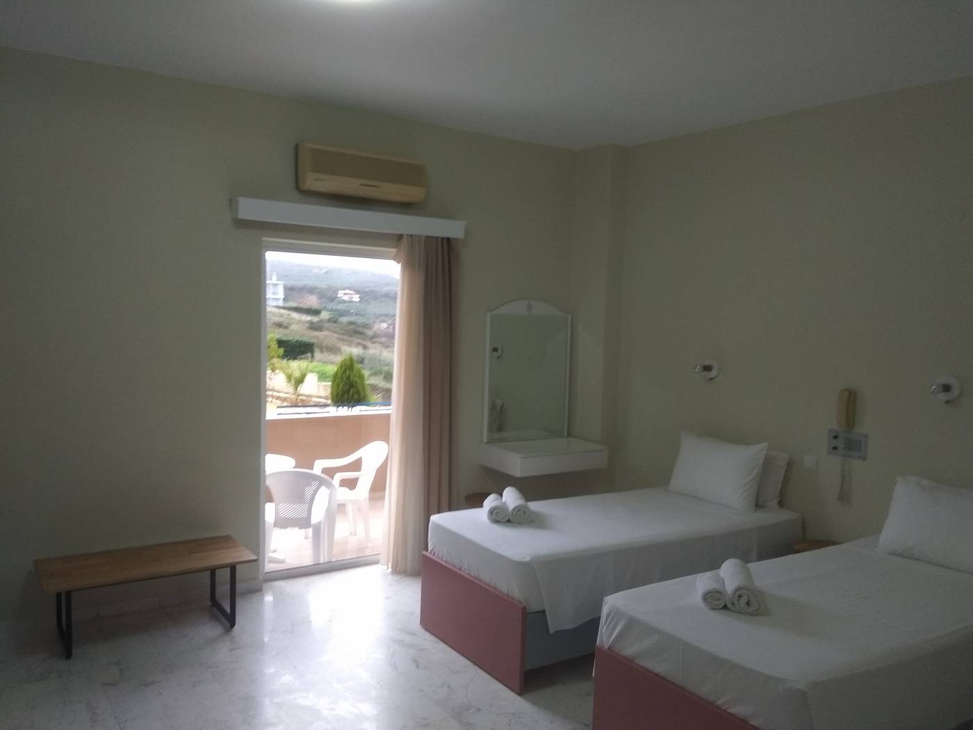 Top-Hotel-Room-23