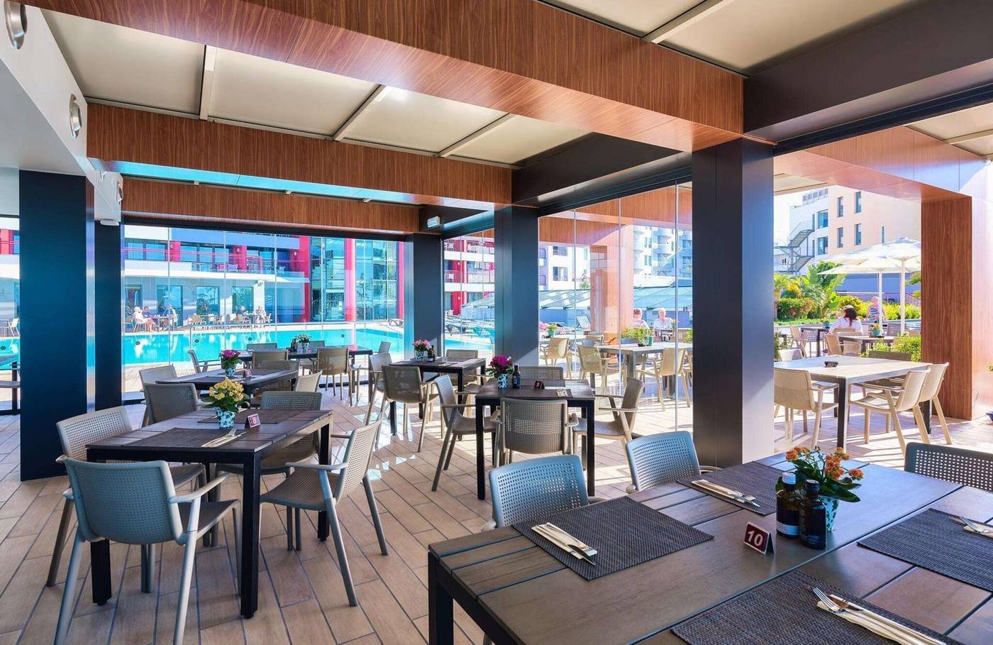 The-Views-Monumental-Bar-43