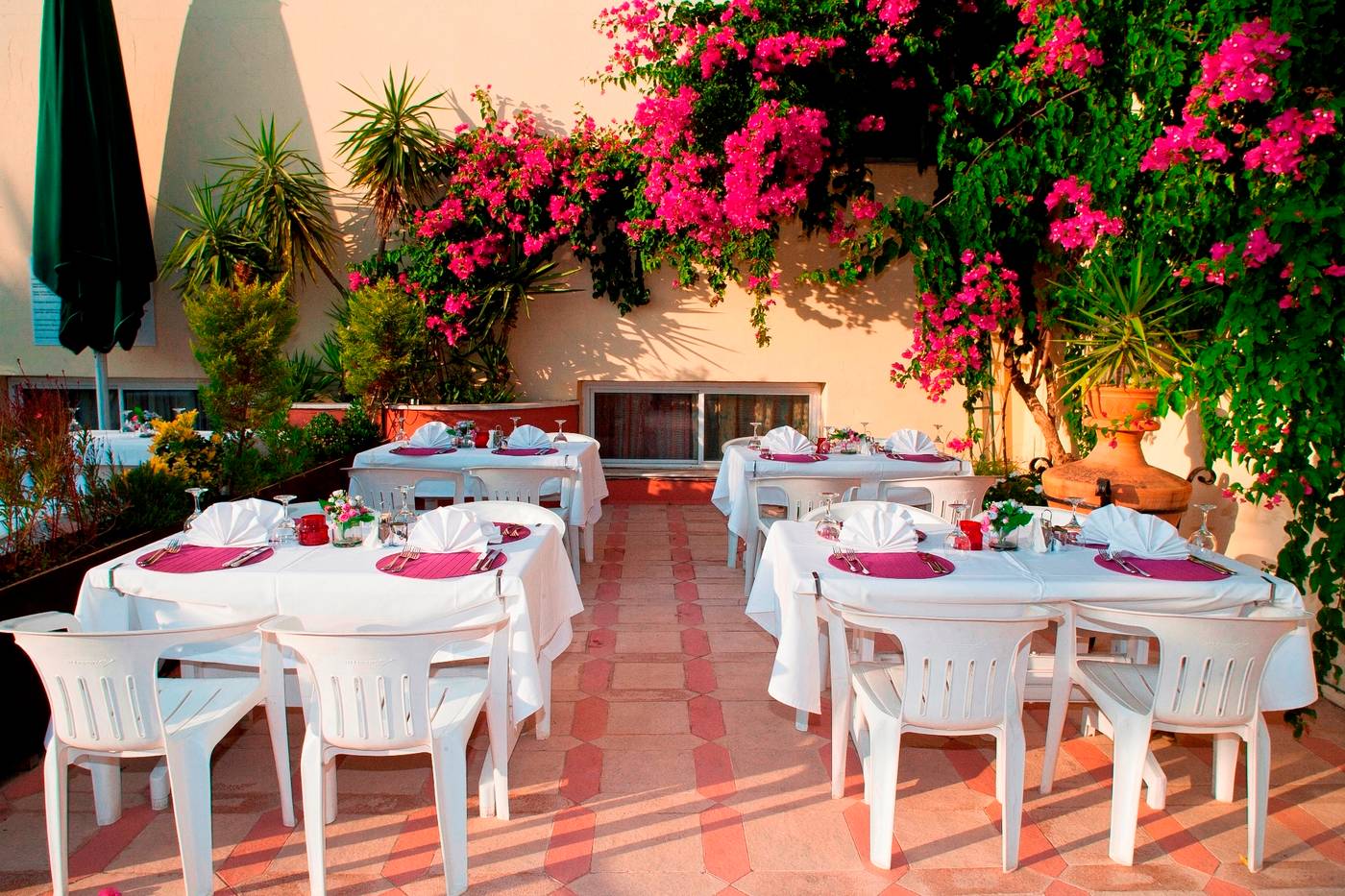 High-Life-Apartments-Restaurant-28