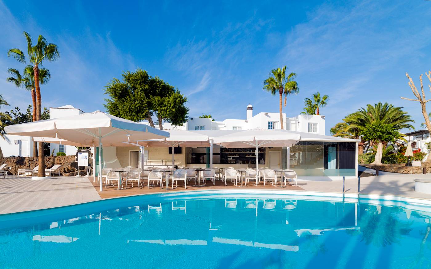 H10-White-Suites---Adults-Only-Pool-7