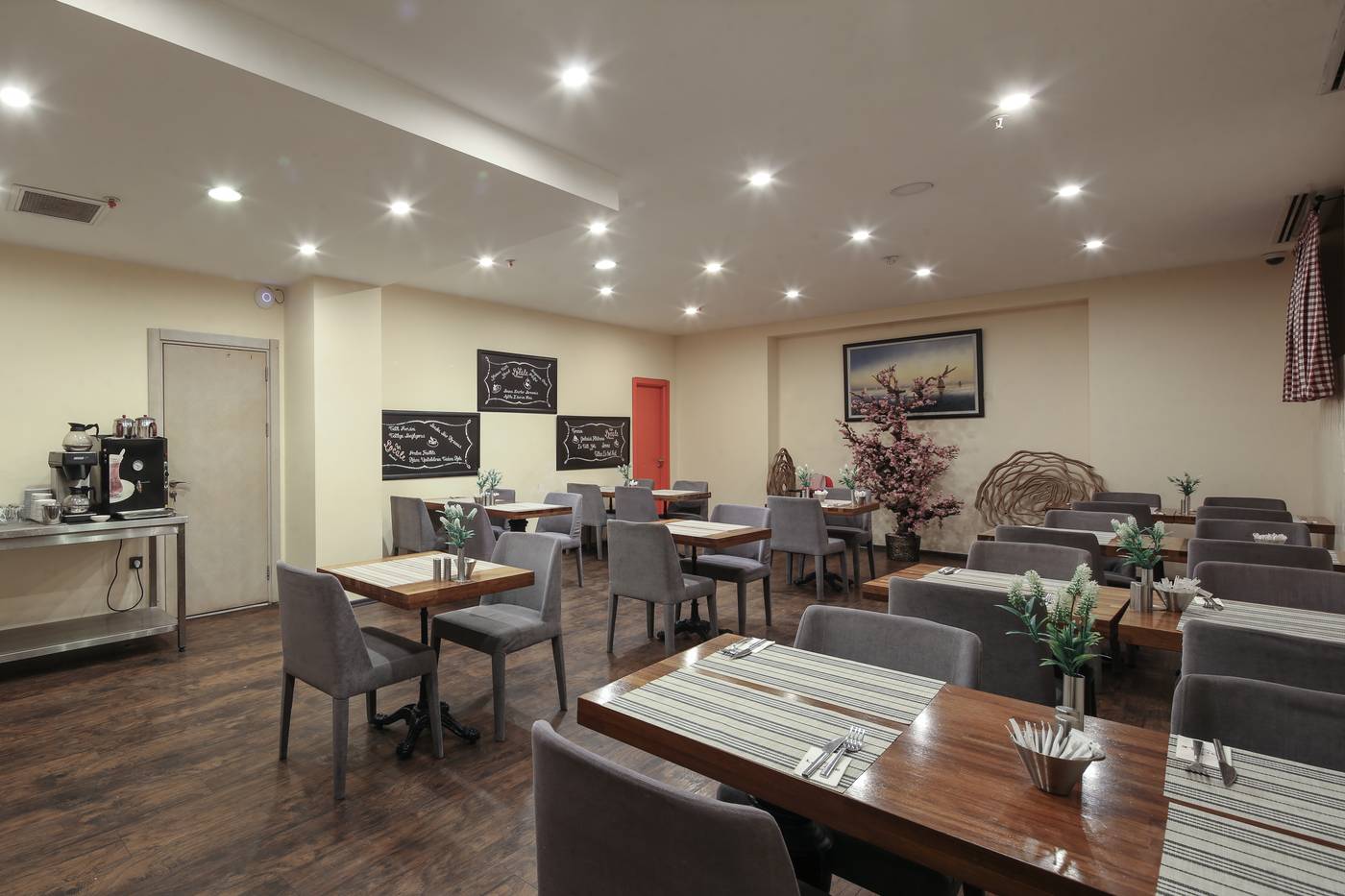 The-Gate-30-Suites-Hotel-Restaurant-33