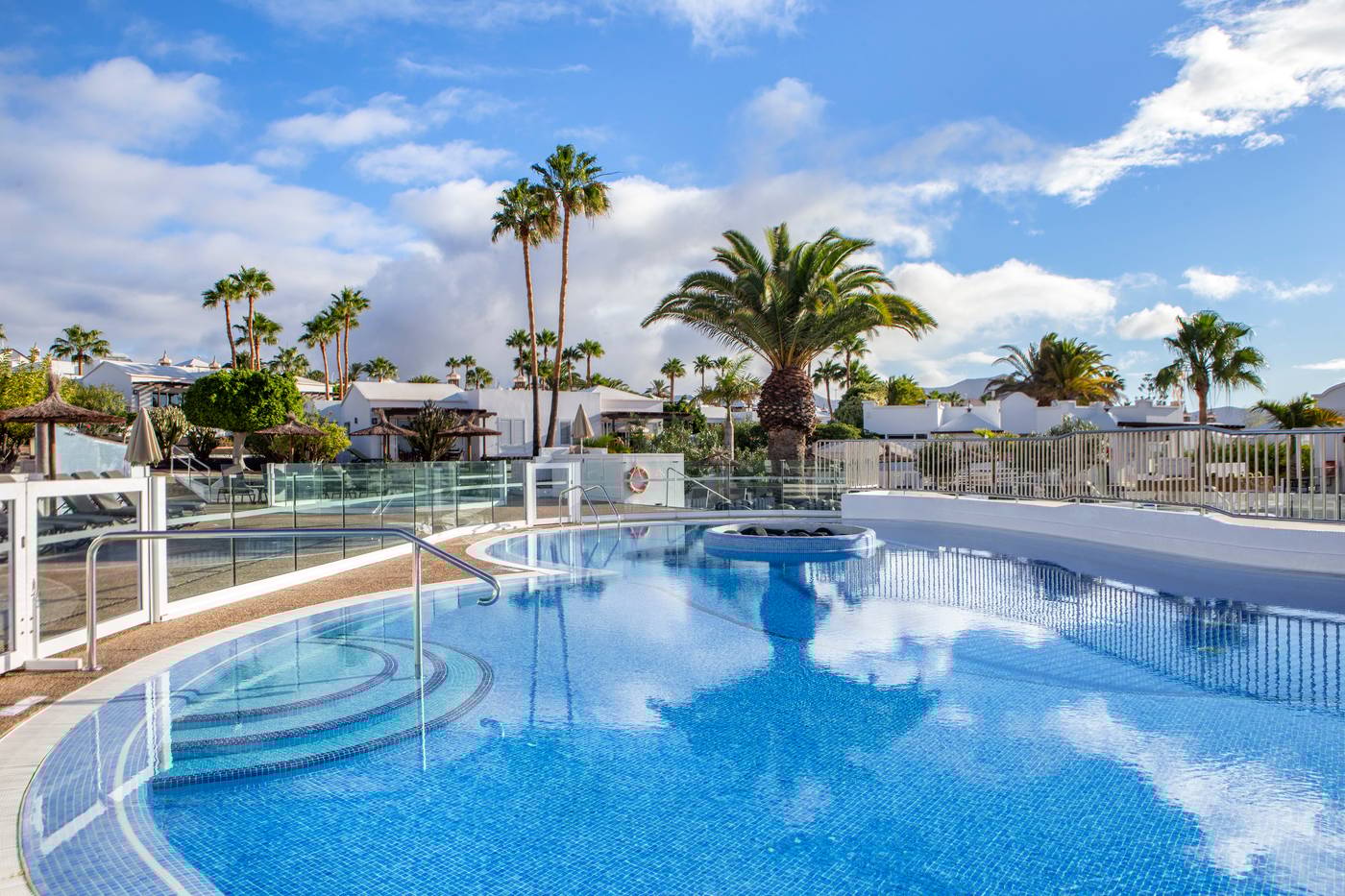 Jardines-del-Sol-Pool-2