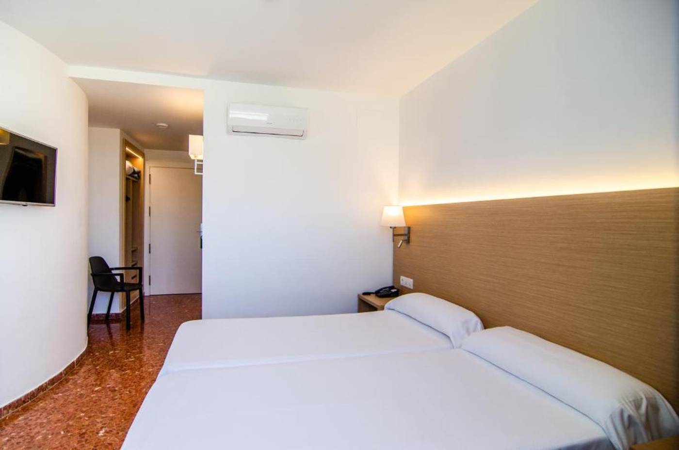 Port-Europa--Room-19