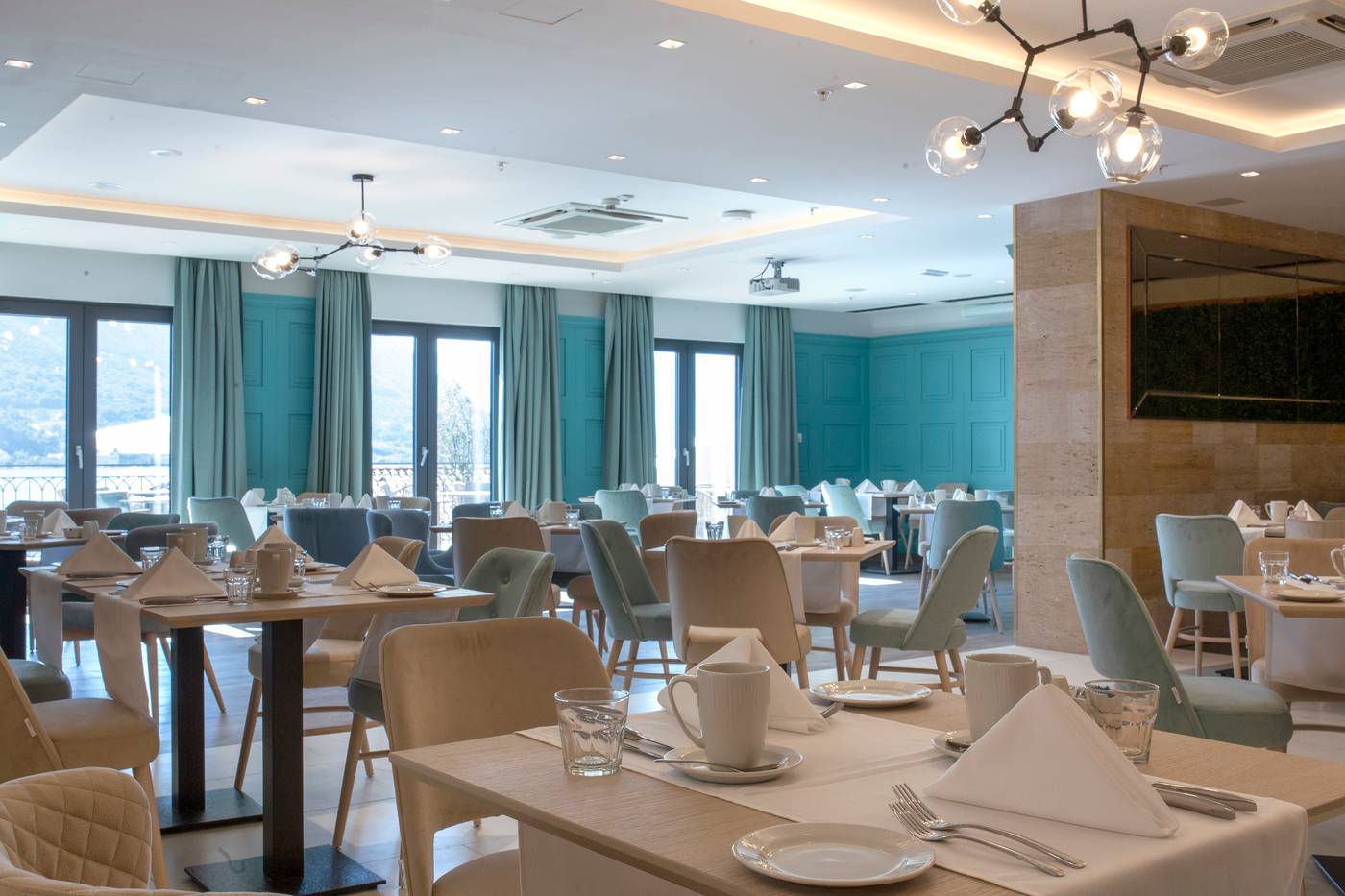Huma-Kotor-Bay-Restaurant-23