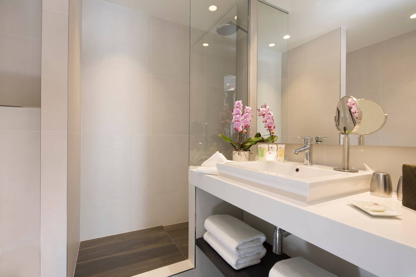 Garden-Elysee-Room-28