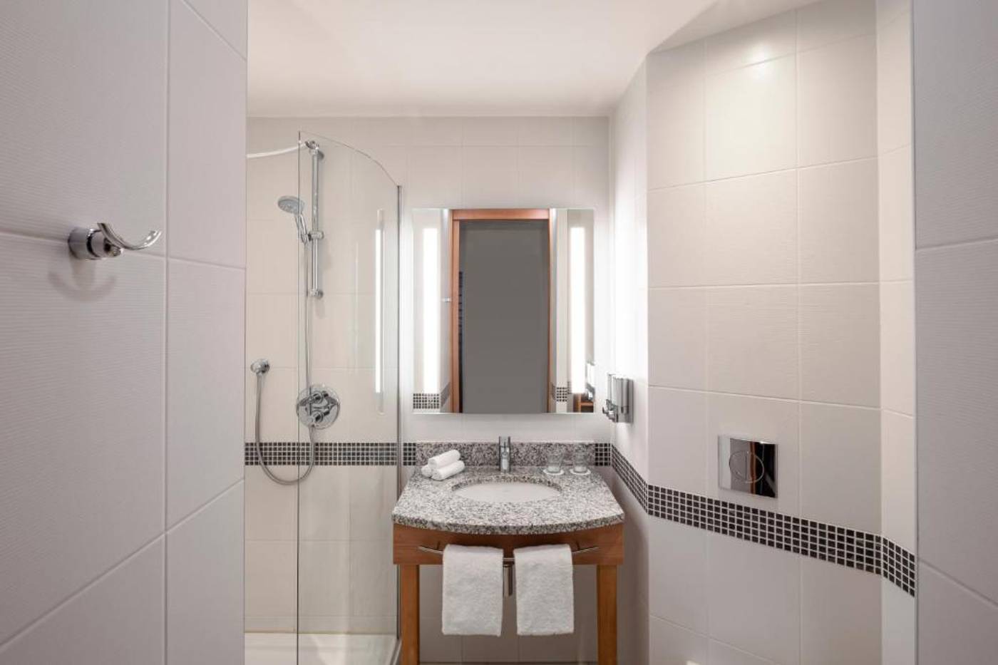 Hampton-by-Hilton-Amsterdam---Arena-Boulevard-Room-33