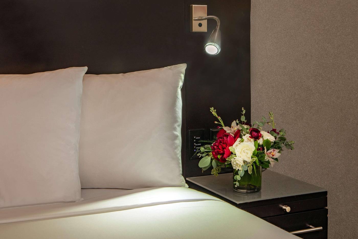 The-Royal-Sonesta-Boston-Room-43