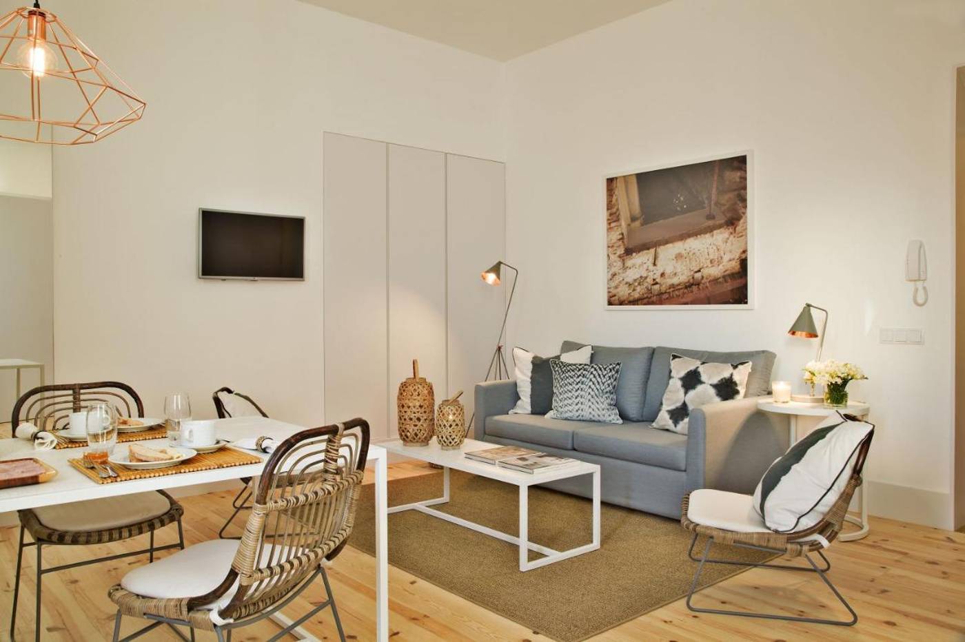 Lisbon-Five-Stars-Apartments-Combro-77-Lobby-3
