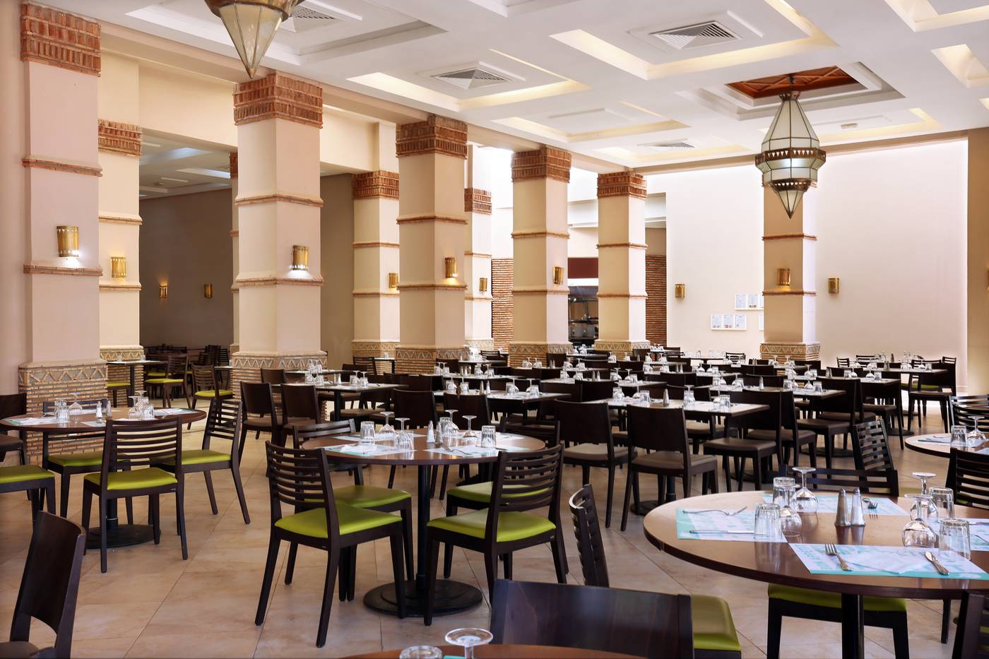 Valeria-Madina-Club-Restaurant-39