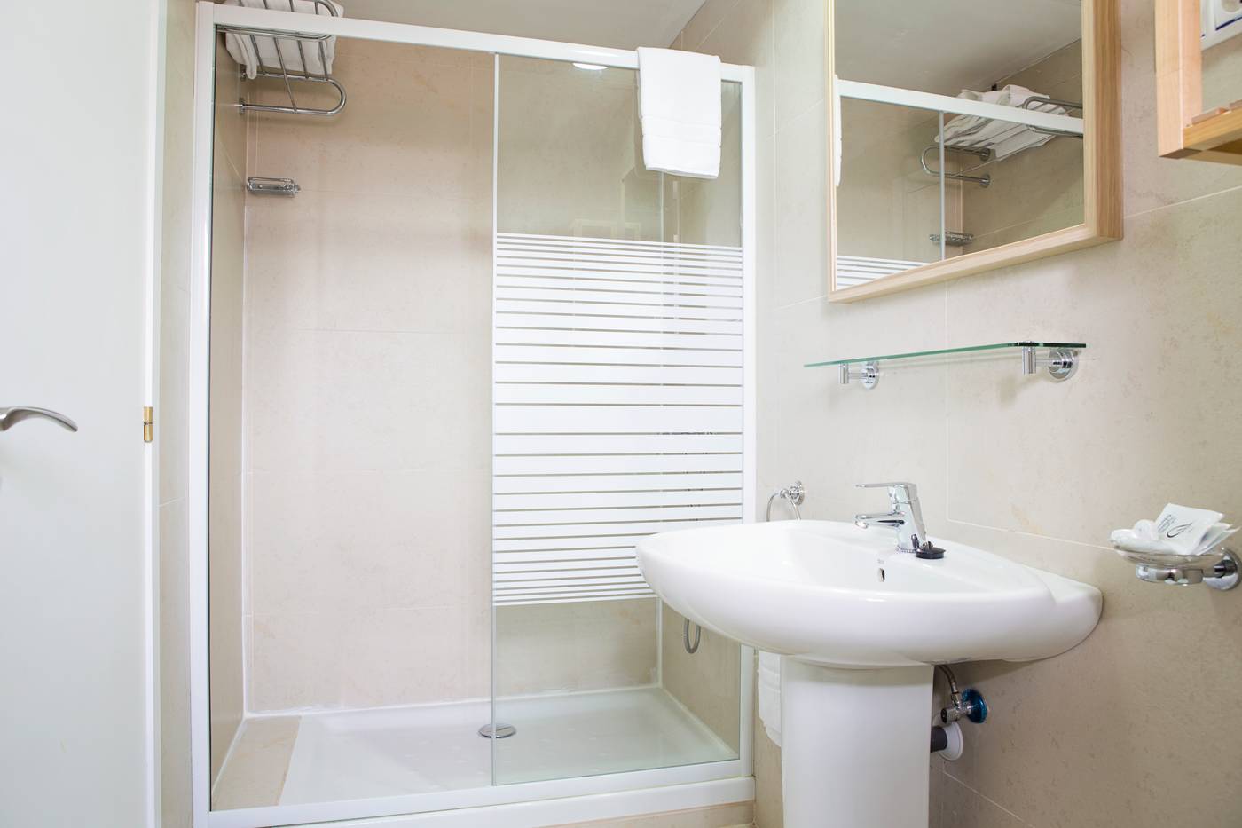 Malaga-Hotel-Eliseos-Room-28