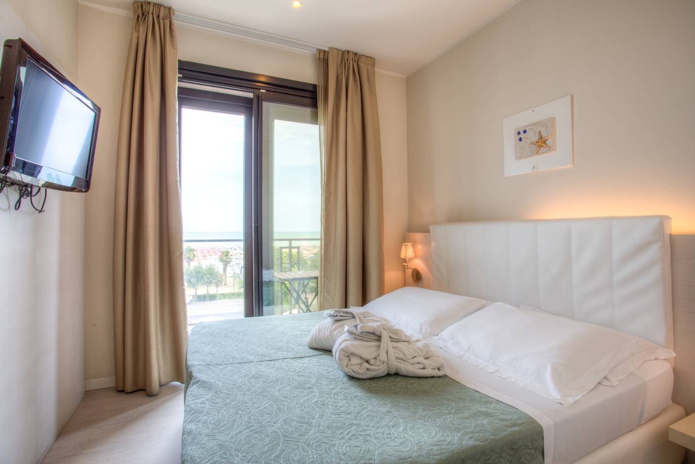 Hotel Ferretti Beach-Italy-RIMINI-Room-4