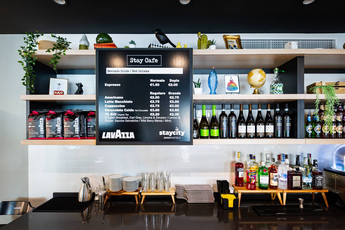 Staycity-Aparthotels-Venice-Mestre-Bar-20