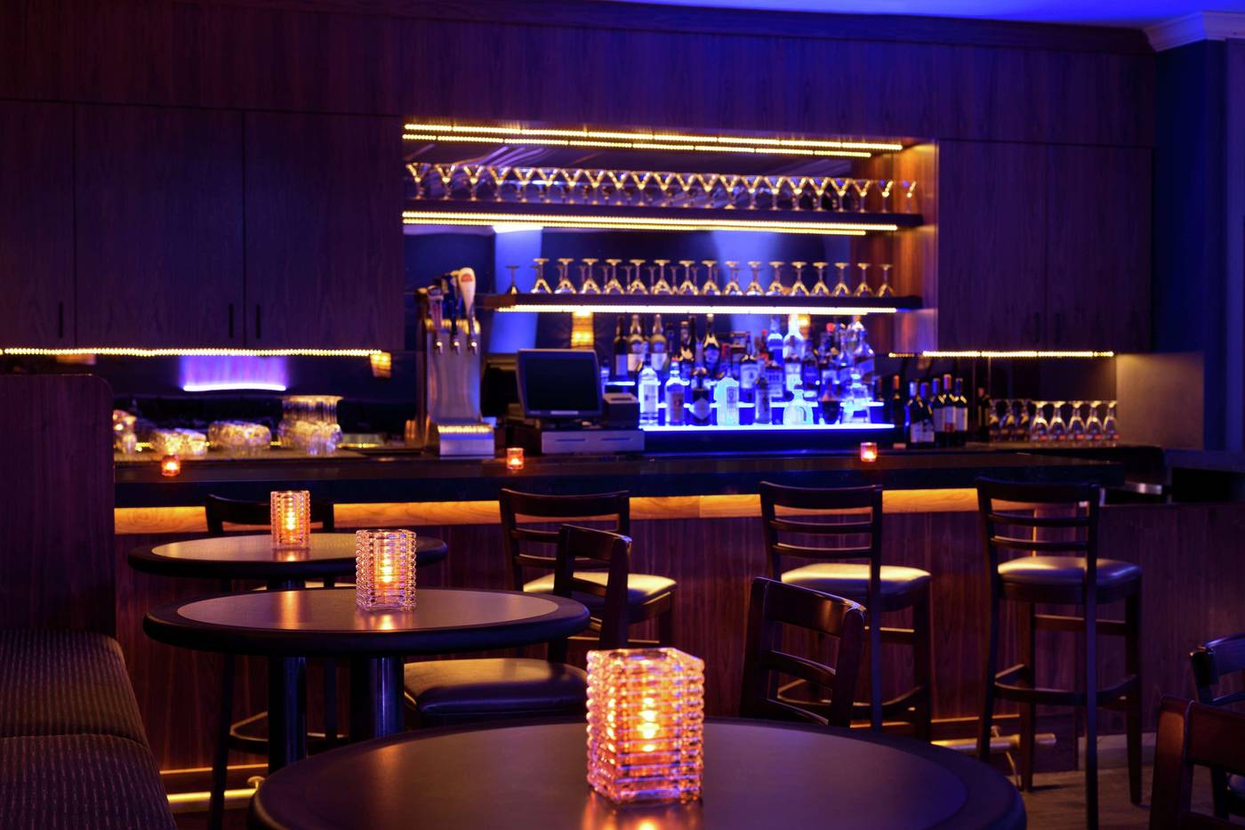 DoubleTree-Suites-by-Hilton-Hotel-Boston-Cambridge-Bar-25