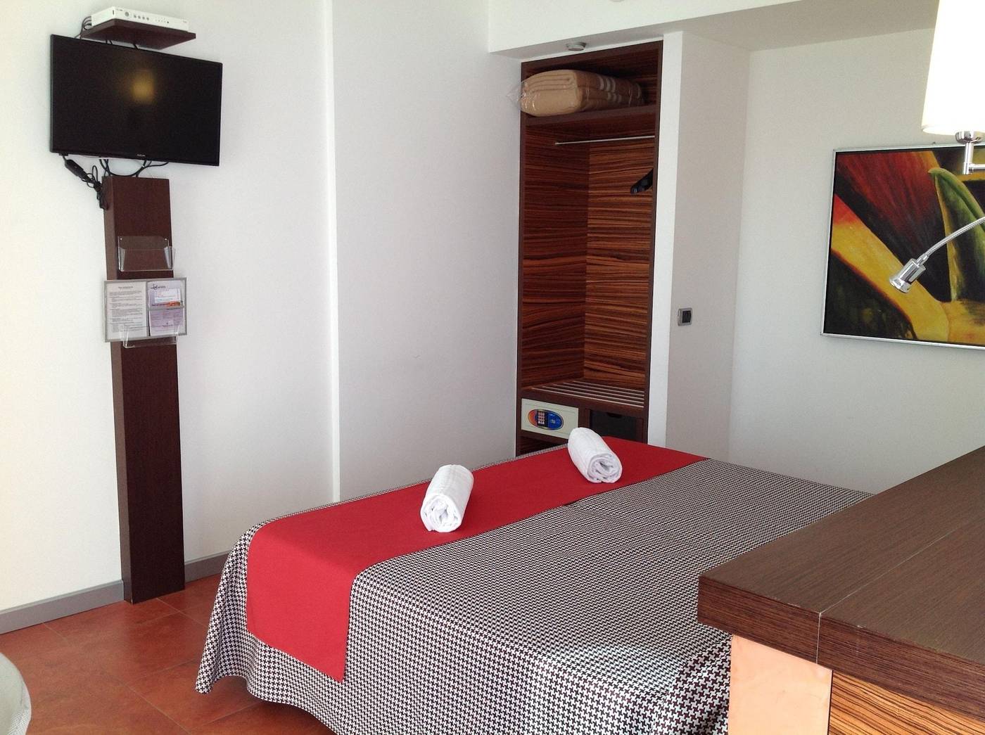 Hotel-Bed---Business-Room-7