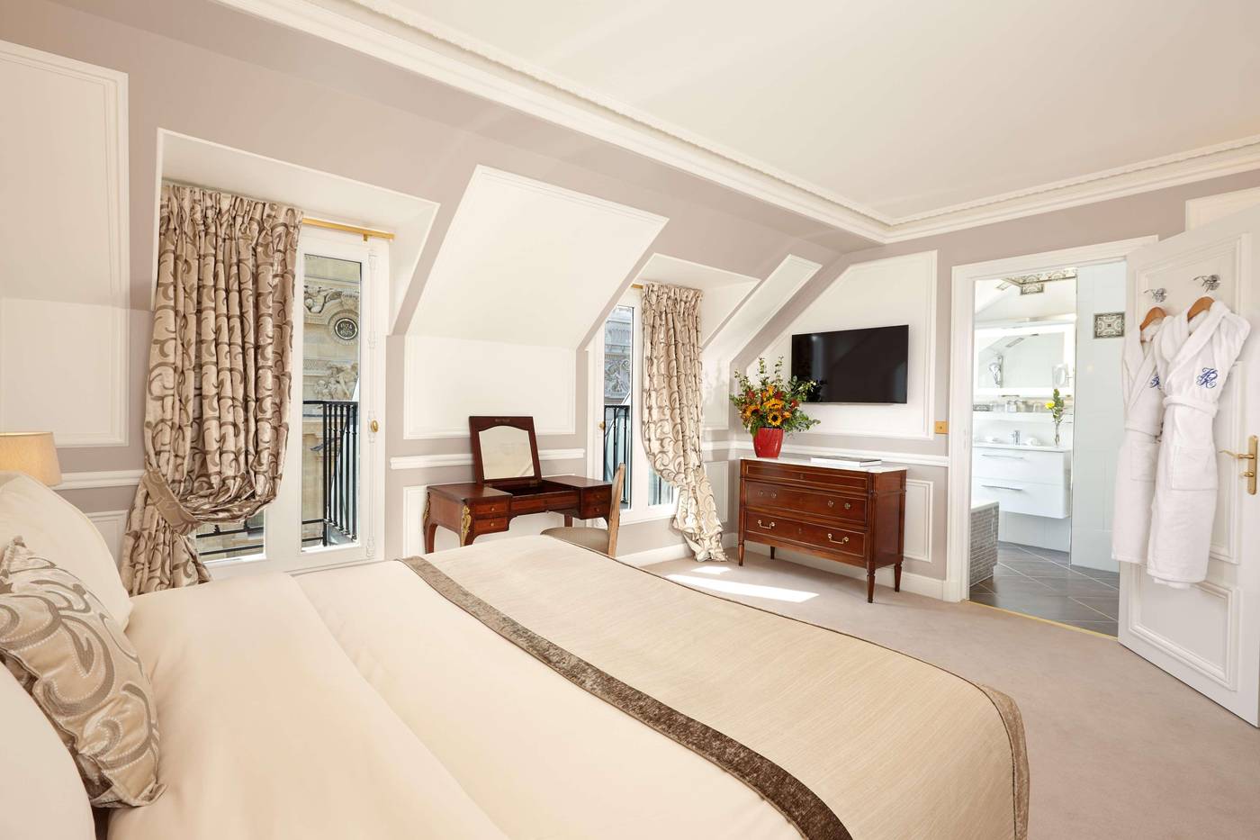 Regina-Hotel-Room-45