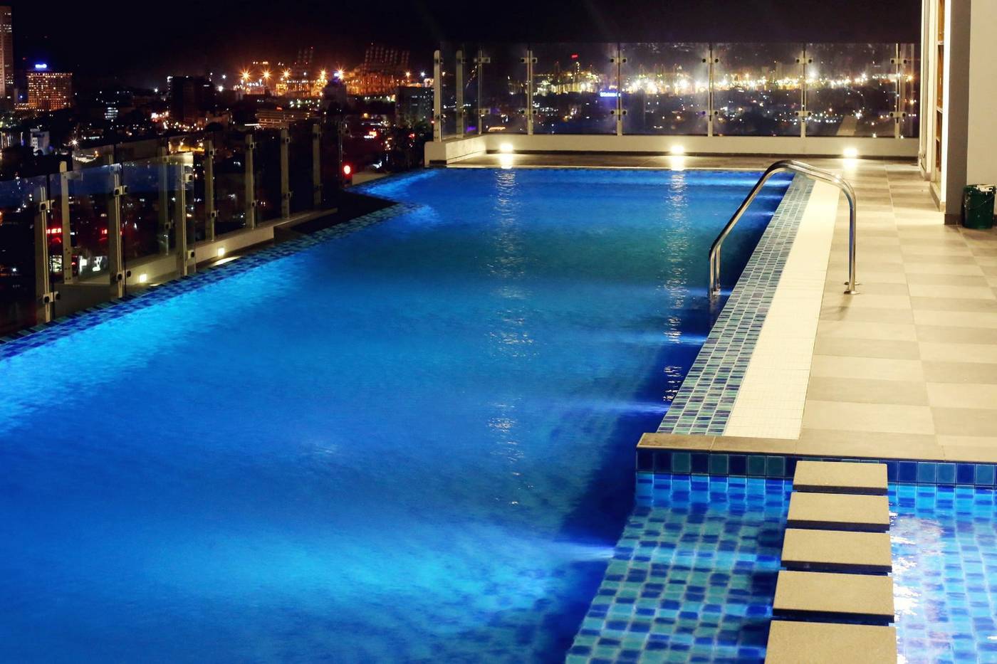 Cinnamon Red Colombo-Sri Lanka-COLOMBO-Pool-5