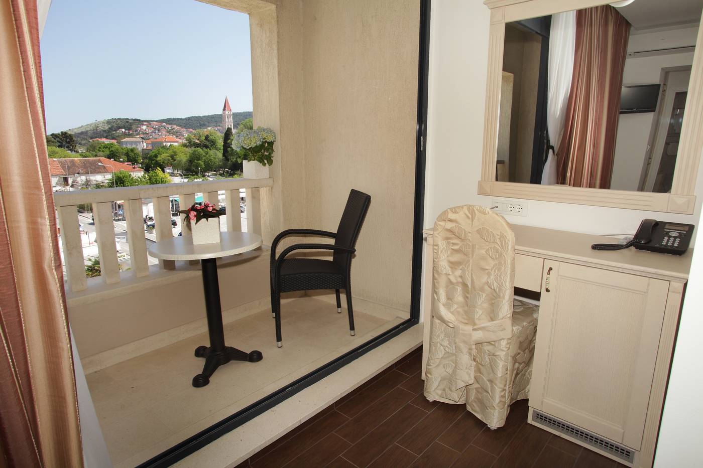 Aparthotel-Bellevue-Room-42