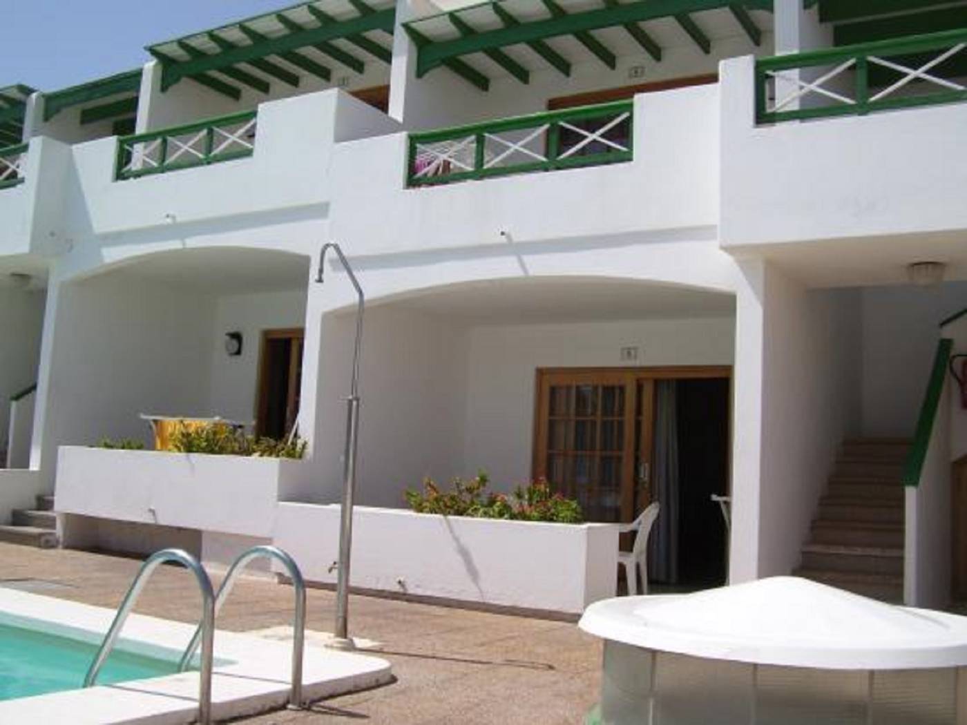 Apartamentos-Isabel-Pool-3