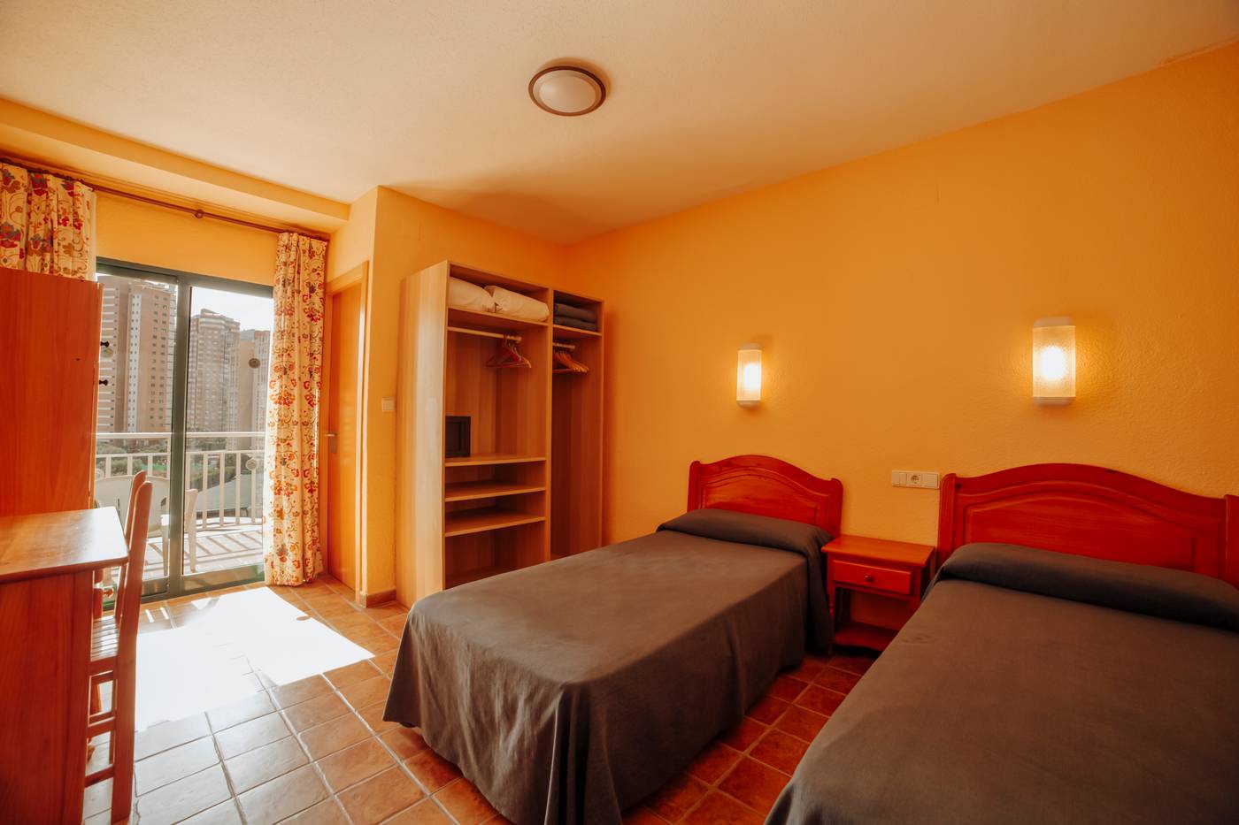 Palm-Court-Apartments-Room-14