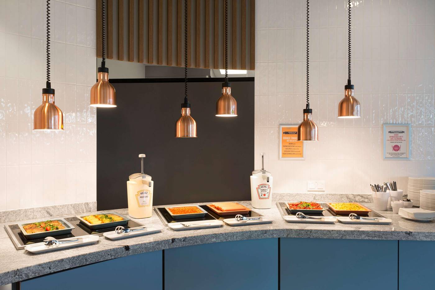 Hampton-By-Hilton-Krakow-Airport-Restaurant-24