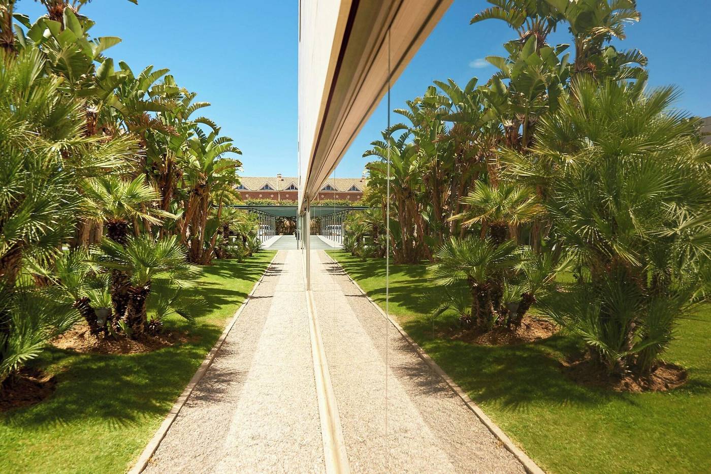 Le-Meridien-Ra-Beach-Hotel---Spa-General-view-4