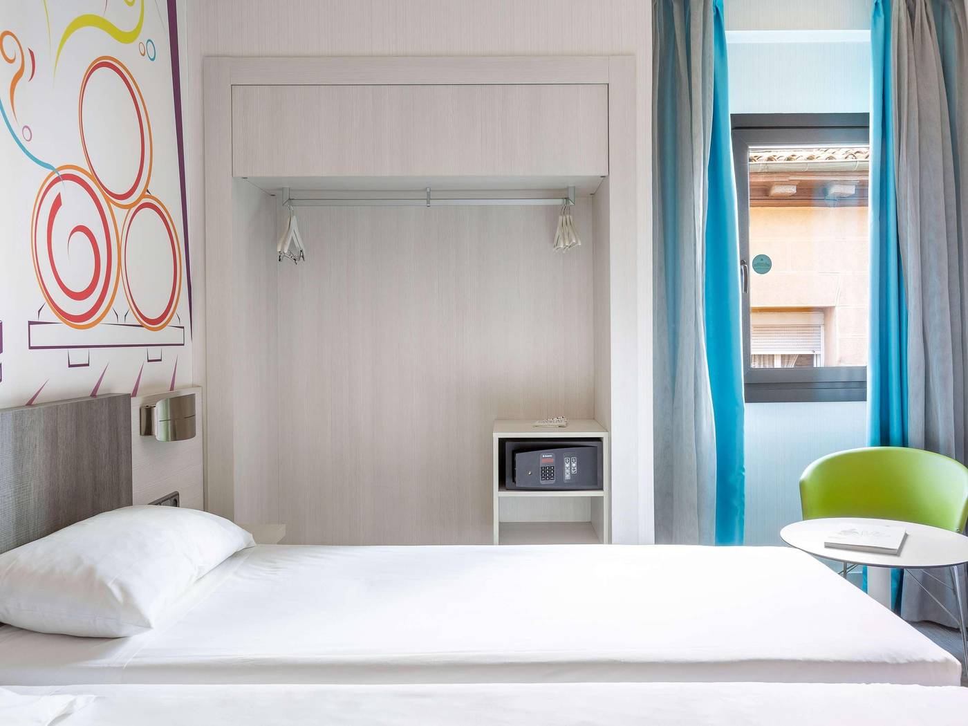 Ibis-Styles-Madrid-Prado-Room-22