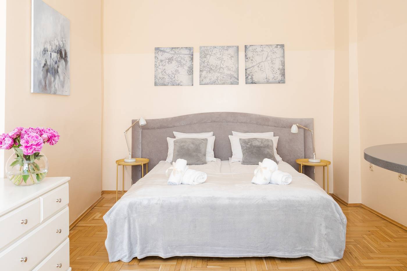 Apartments-Roman-Room-20