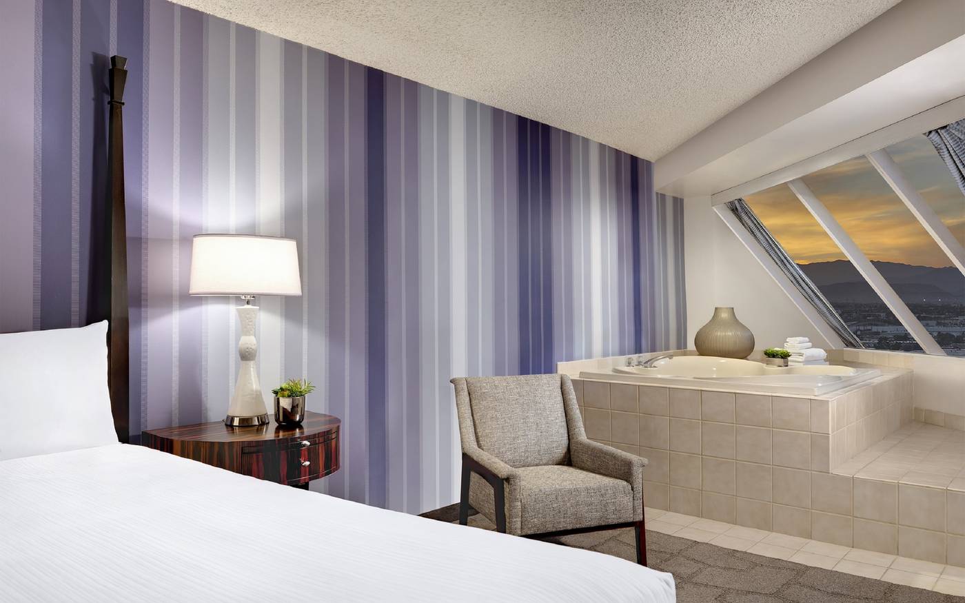 Luxor-Hotel-and-Casino-Room-36