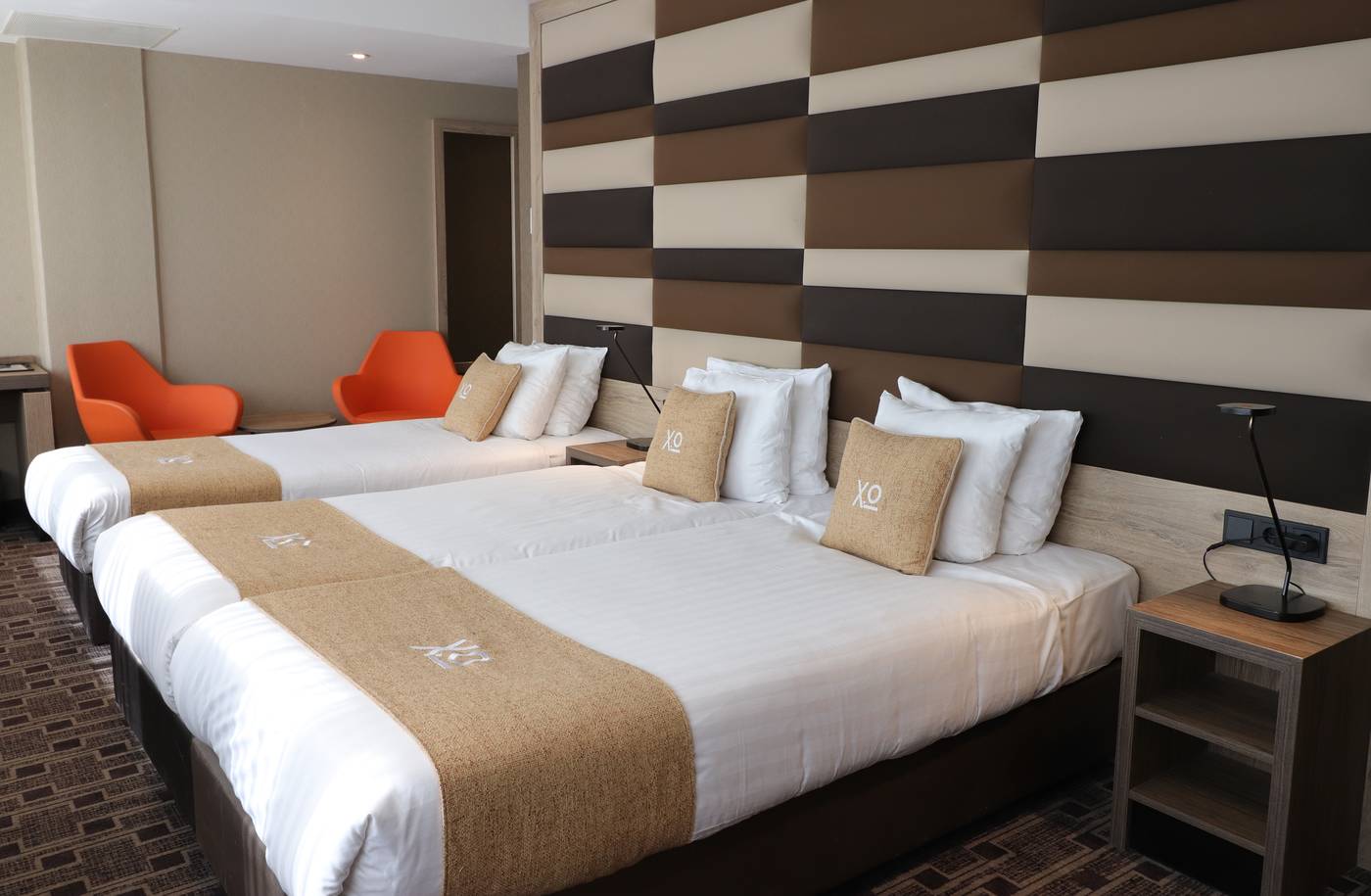 Xo-Hotels-Blue-Tower-Room-20