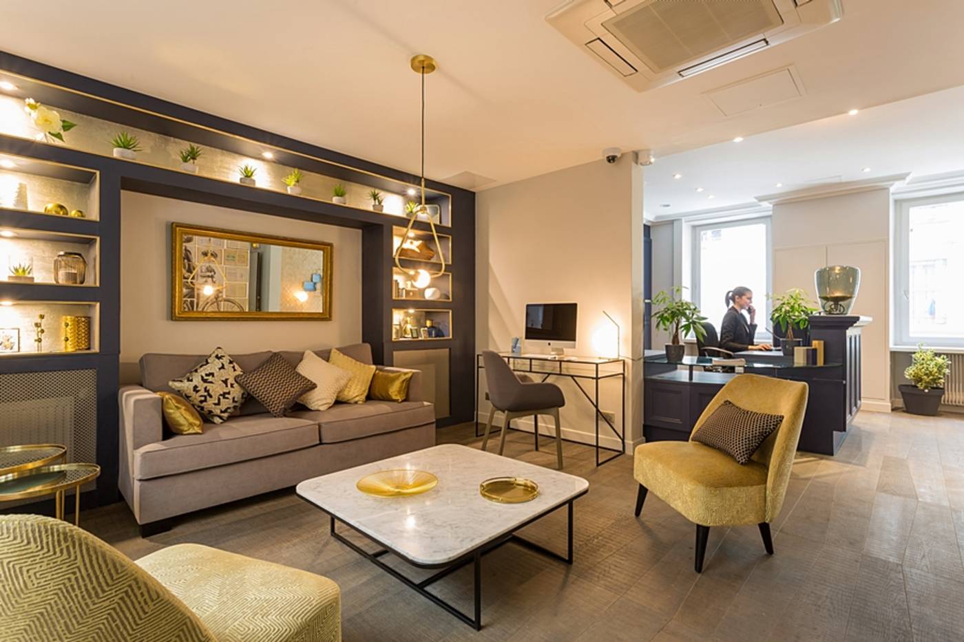 Jardin-de-Villiers-Lobby-7