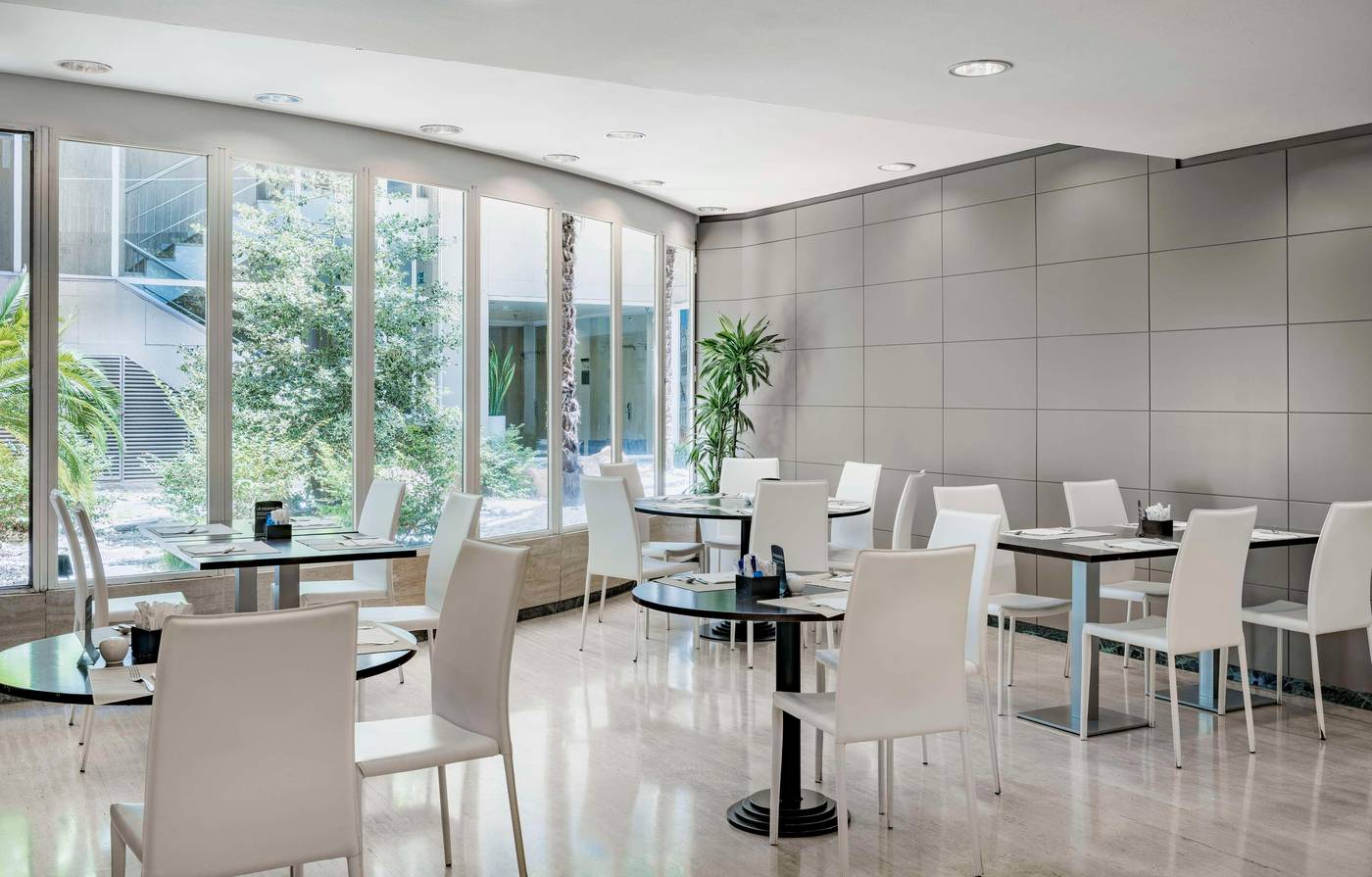 NH-Paseo-de-la-Habana-Restaurant-14