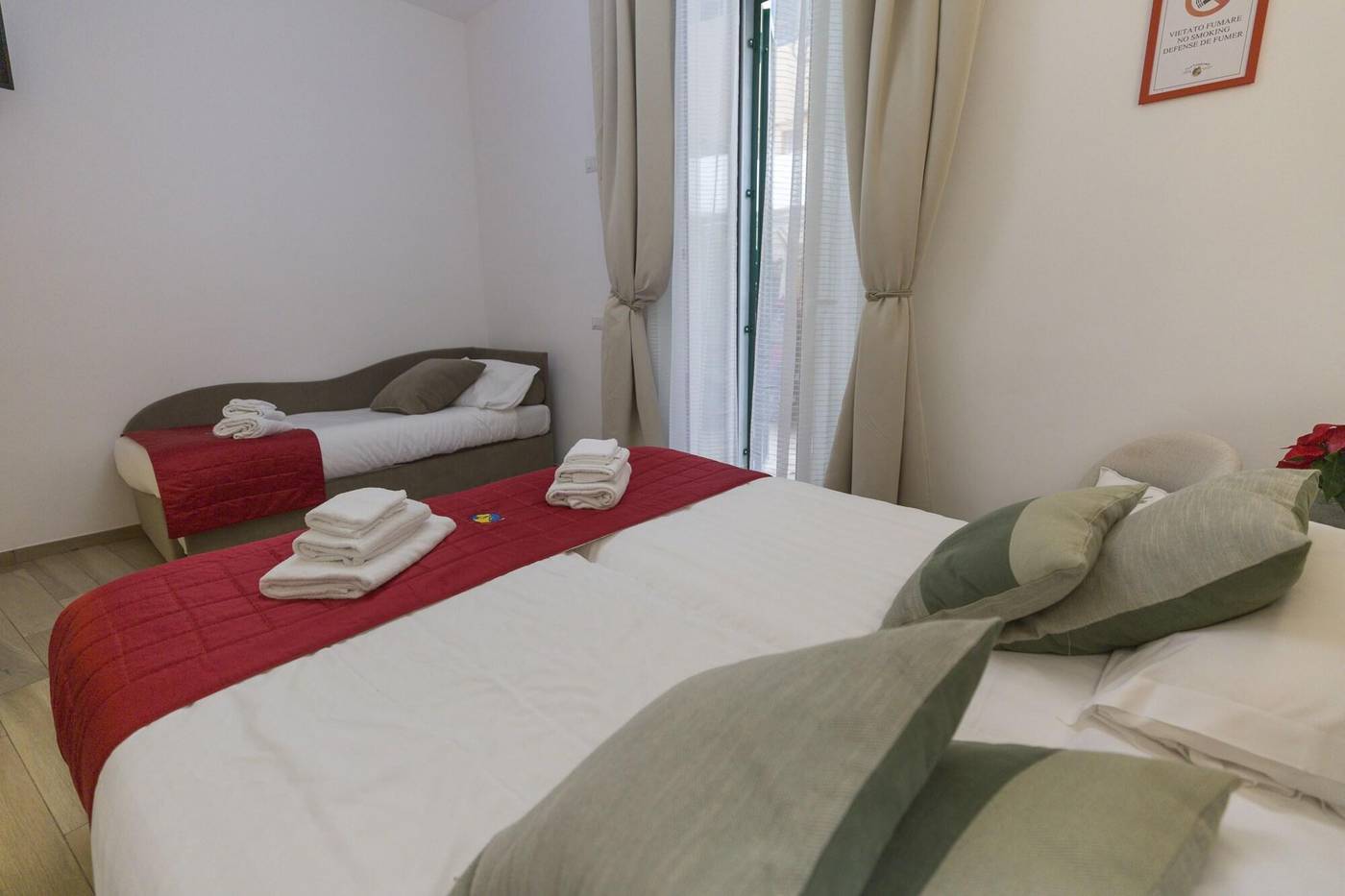 Flatinrome-Trastevere-Deluxe-Rooms-Room-24