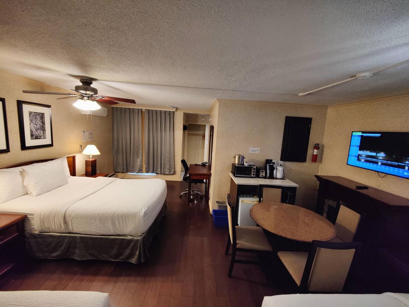 Divya-Sutra-Suites-on-Robson-Downtown-Room-18