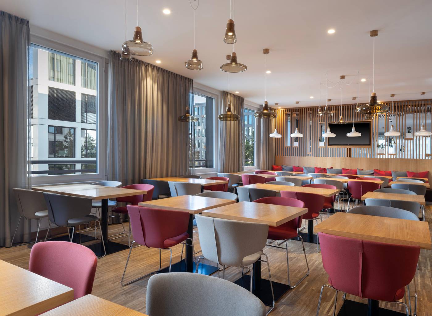 Holiday-Inn-Express-Munich-City-West-Restaurant-20