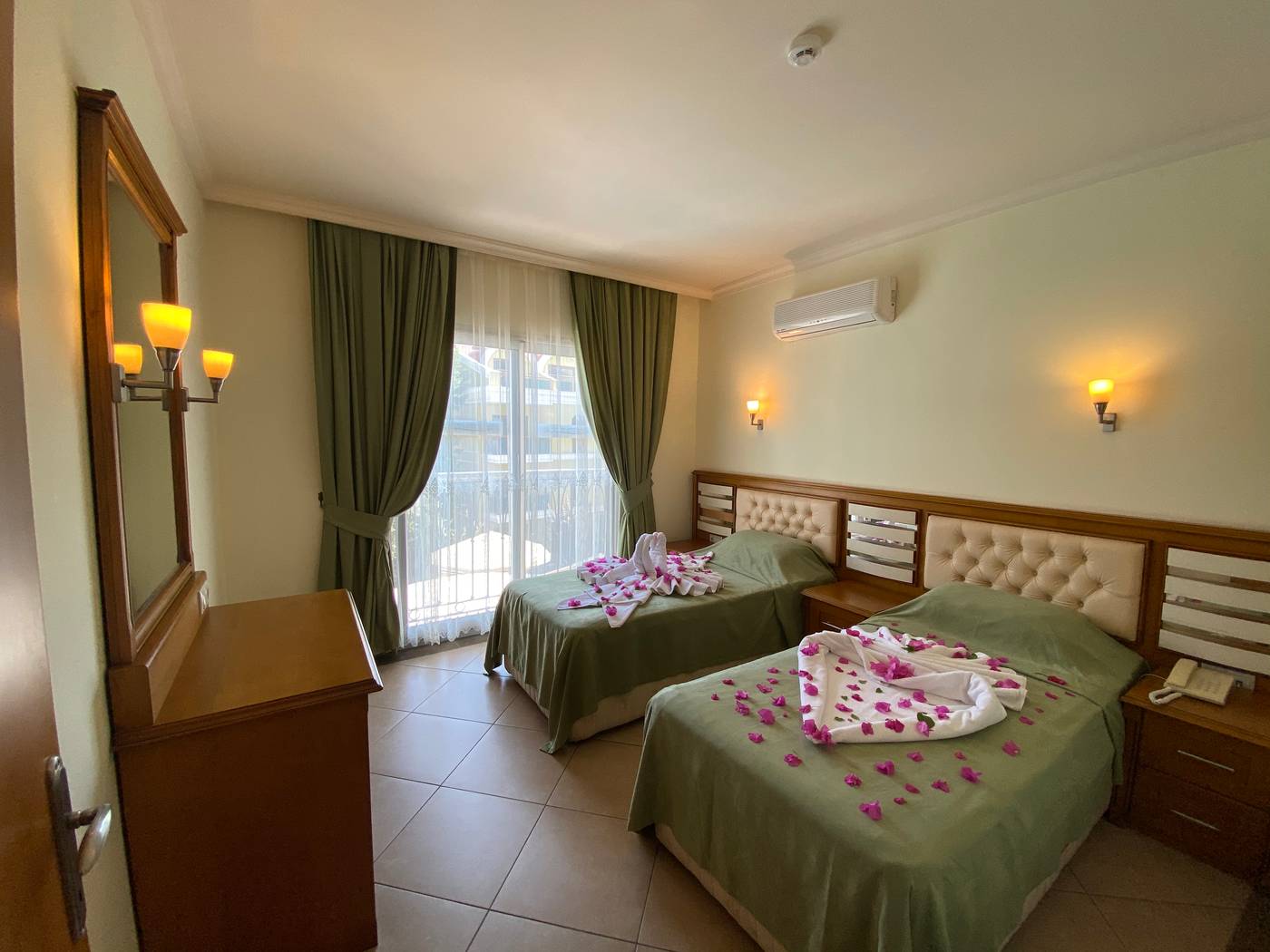 Club-Karakas-Room-43