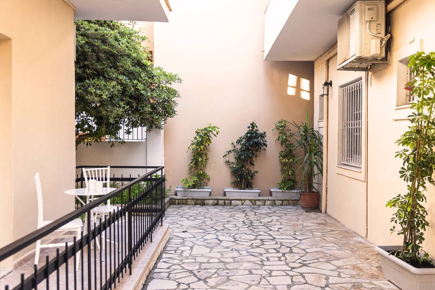 ELE-NAS-bohotel---Annex-Apartments-Room-12