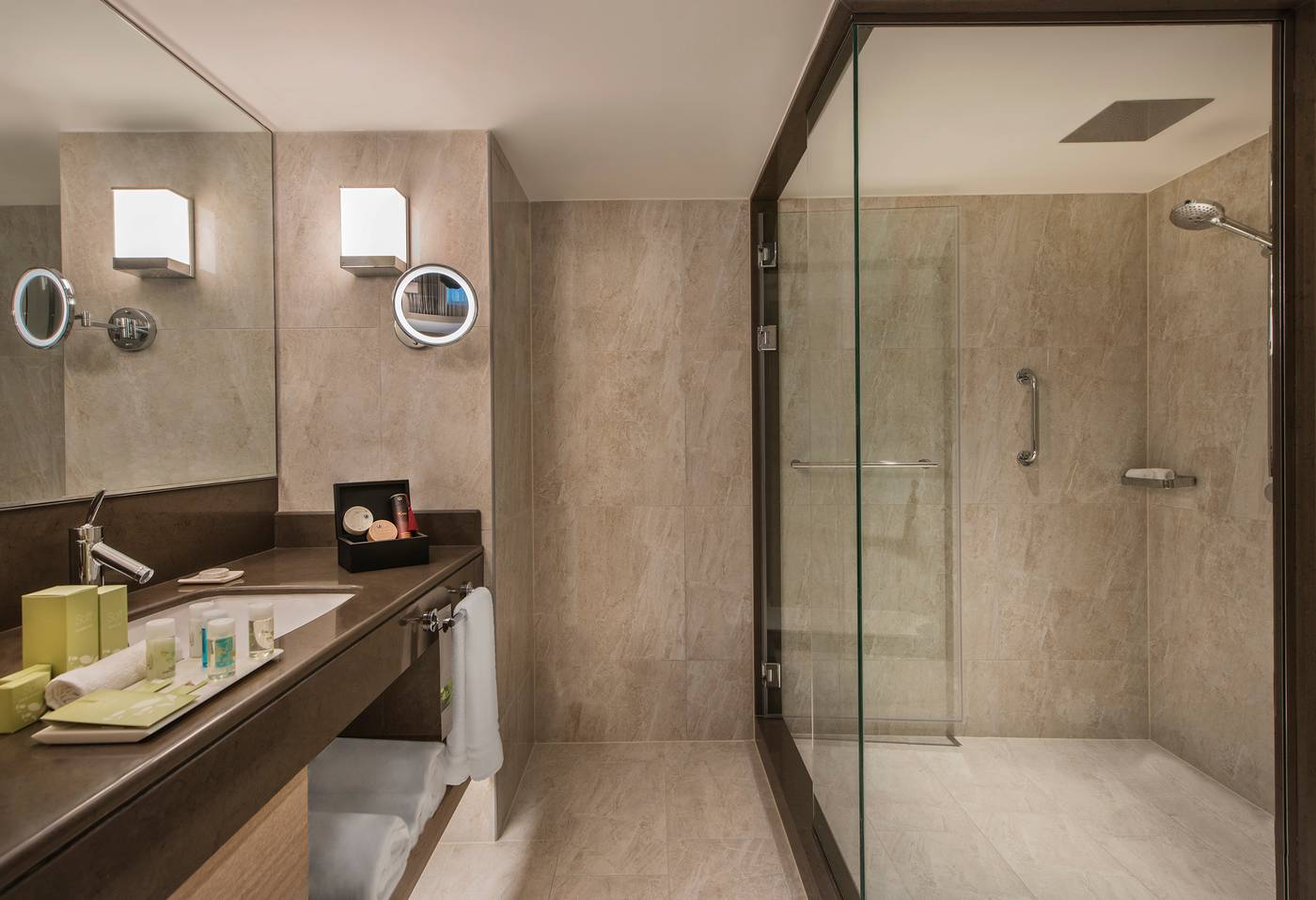 Renaissance-Polat-Istanbul-Room-42