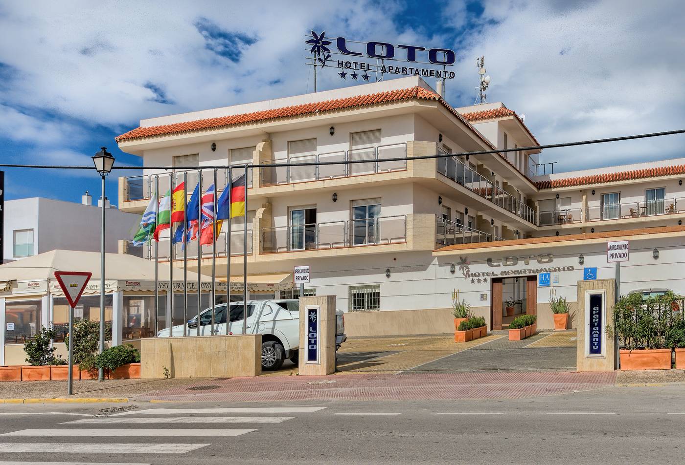 Loto-Conil-Apartamentos-General-view-12