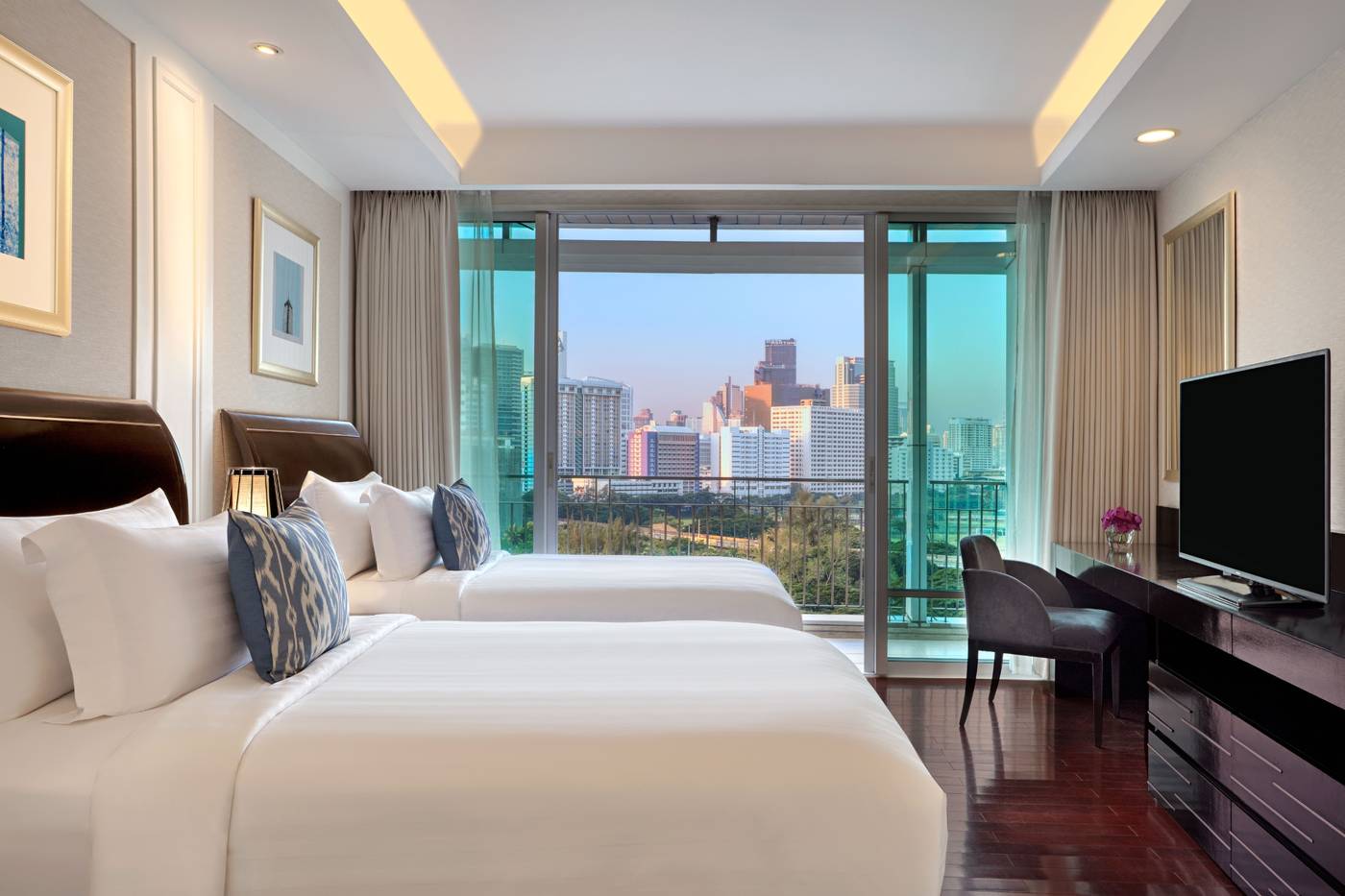 Dusit-Suites-Hotel-Ratchadamri--Bangkok-Room-14