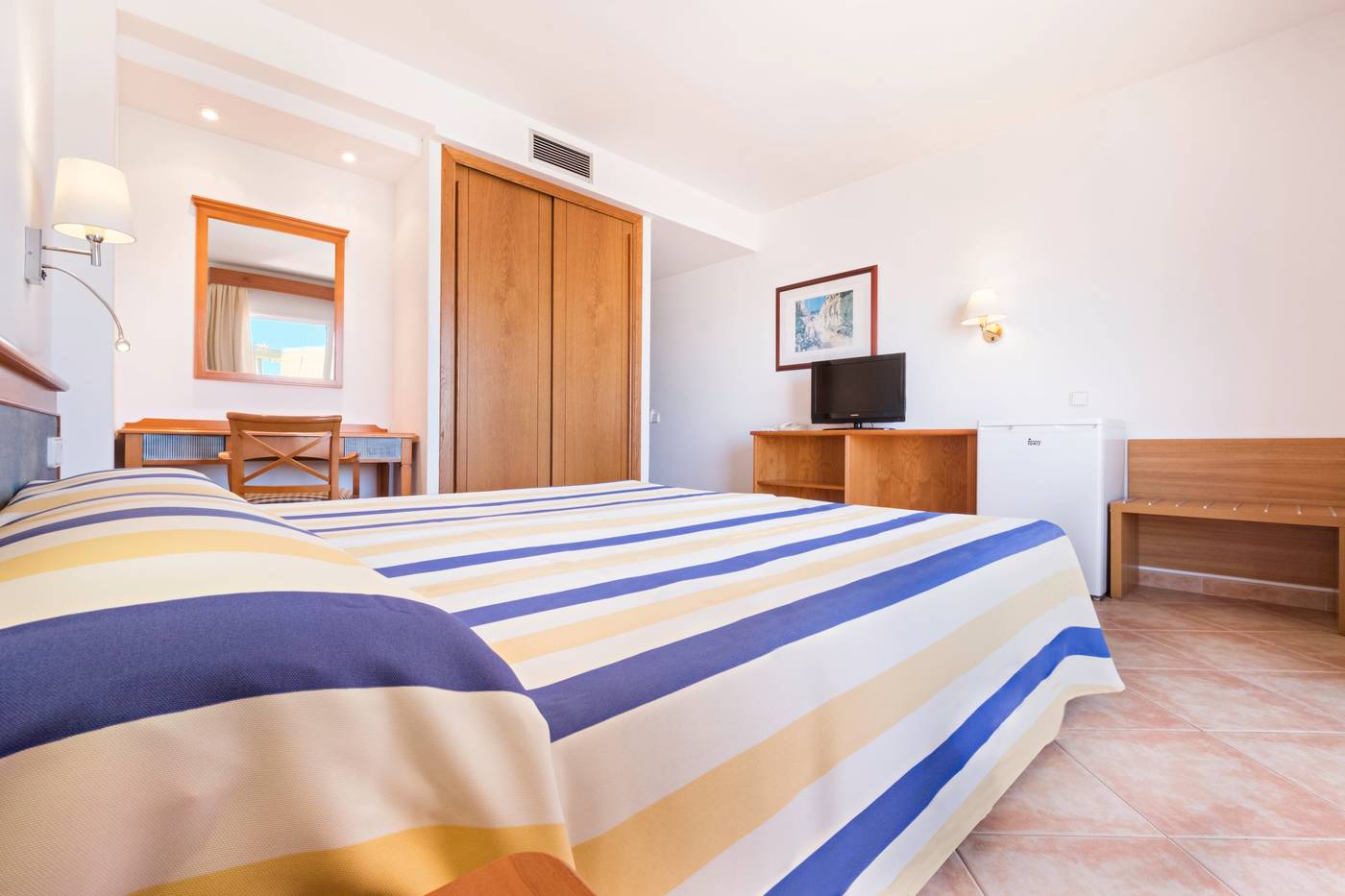 Rosamar-Aparthotel-All-Inclusive-Room-24