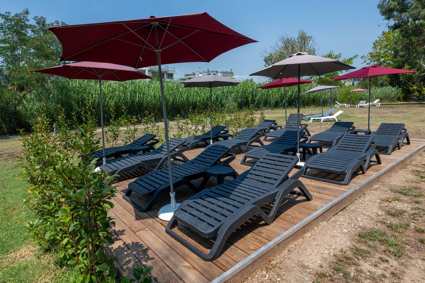 Comfort-Suites-Cannes-Mandelieu-Pool-17