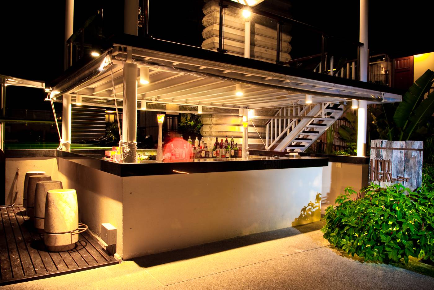 Sareeraya-Villas---Suites-Bar-15