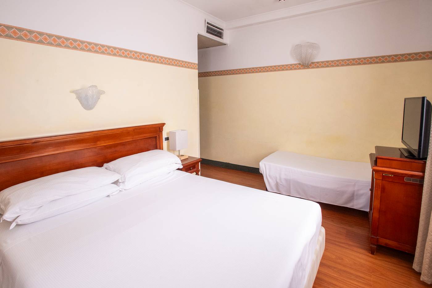 Russo-Palace-Room-21