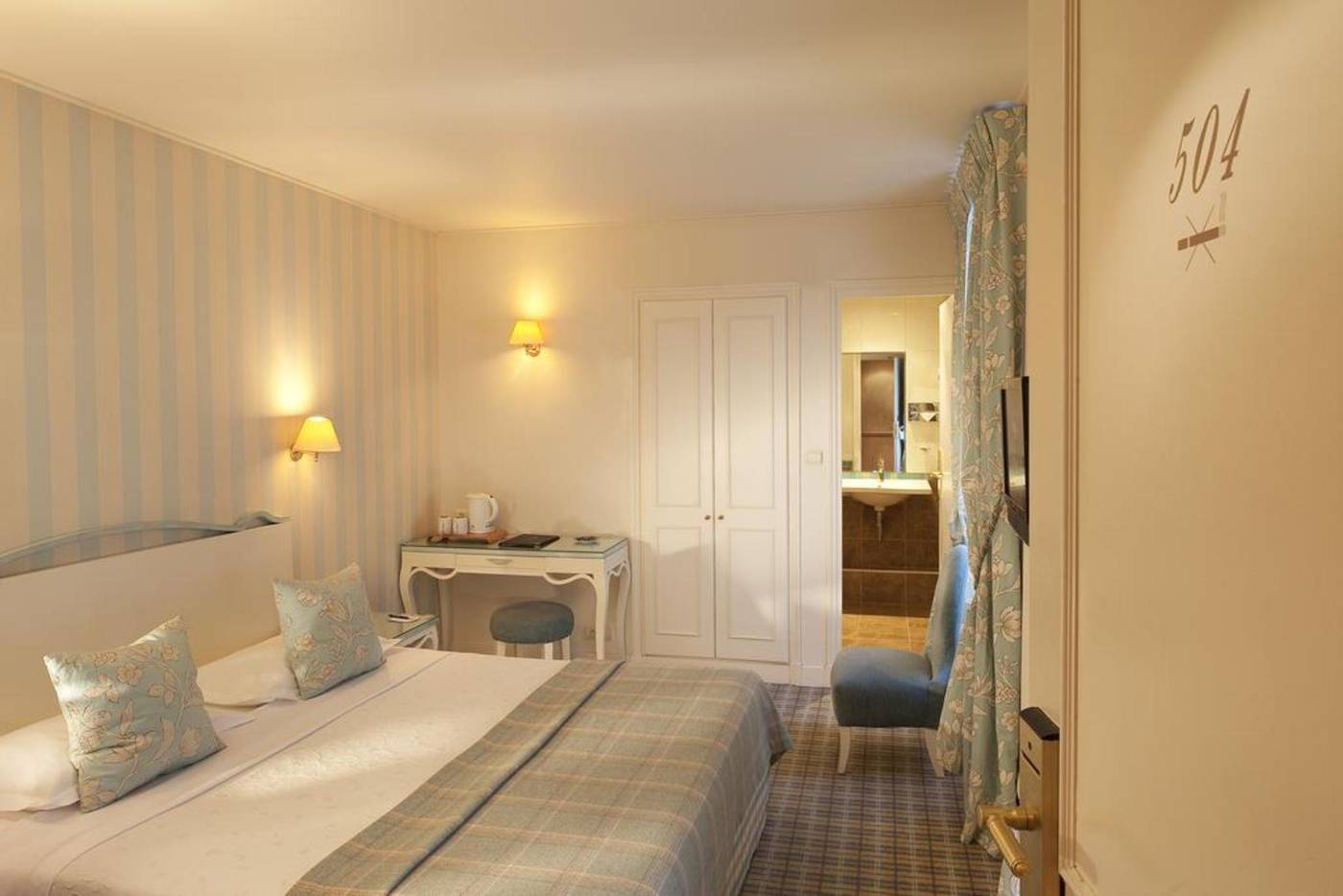 Hotel Saint-Ferdinand by HappyCulture-France-Paris-Room-2