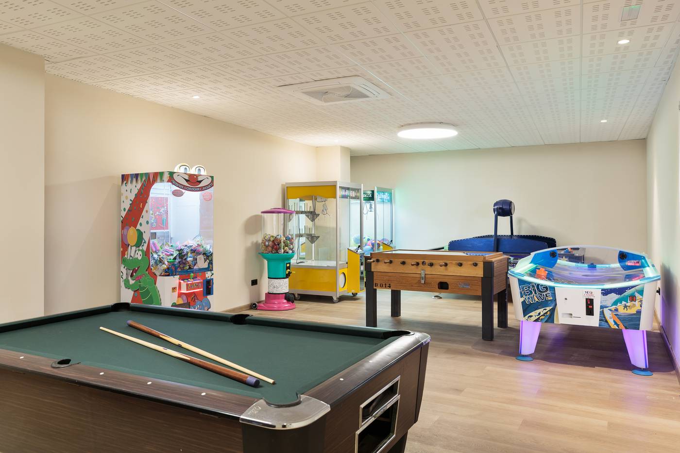 Best-Oasis-Tropical-Sports-and-Entertainment-70