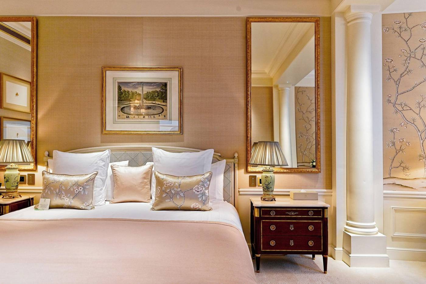 Le-Bristol-Paris-Room-12