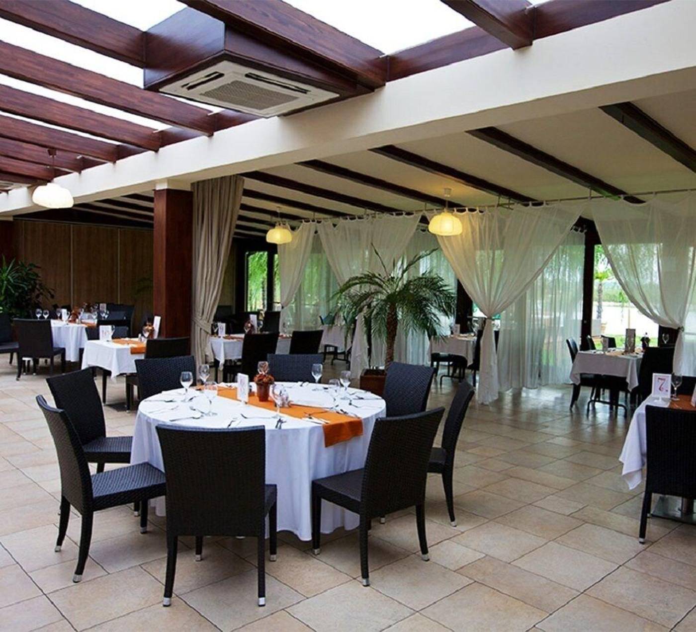 Nadas-To-Park-Hotel-Superior-Restaurant-34