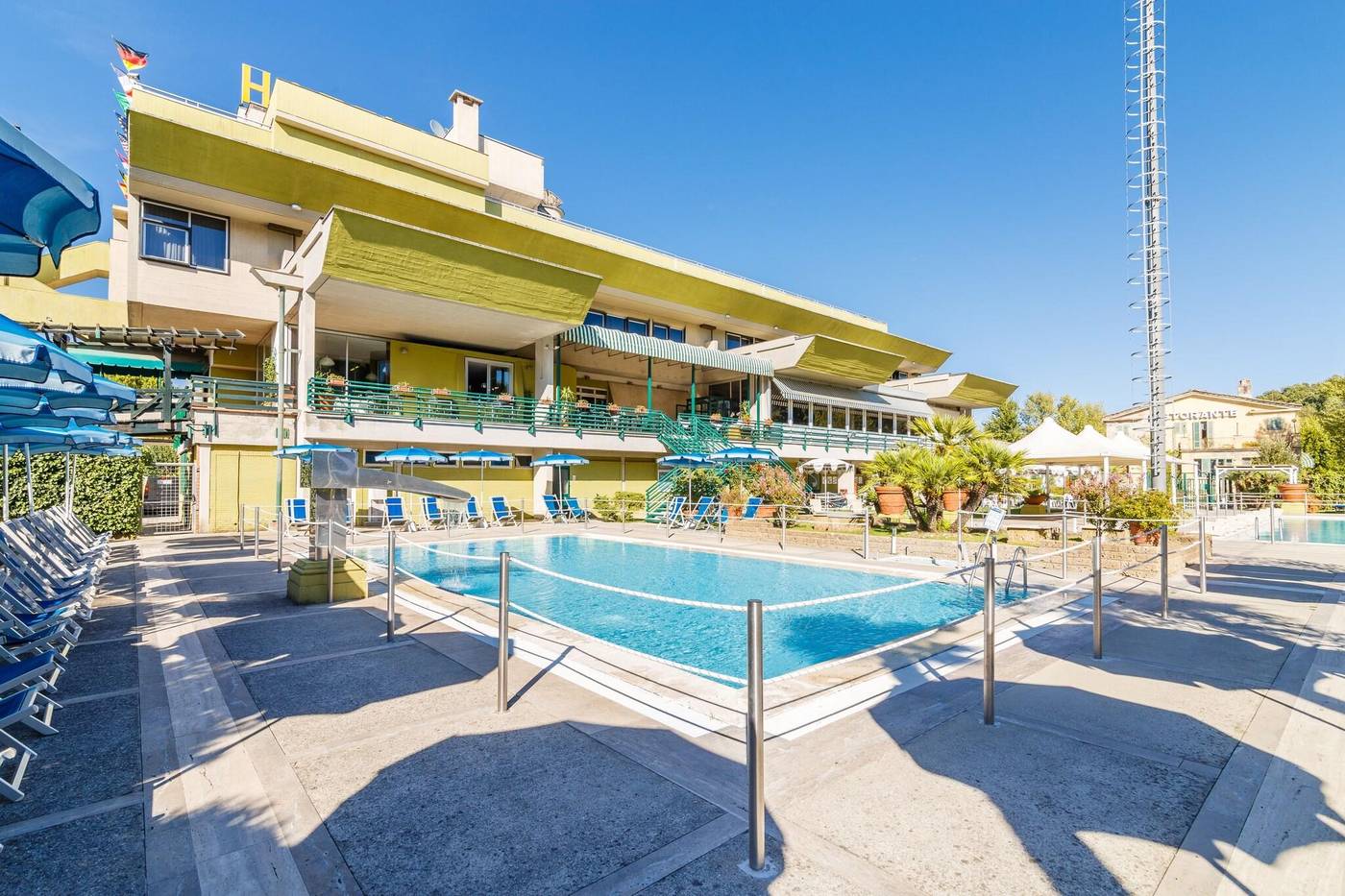 Country-Club-Sports-and-Entertainment-1