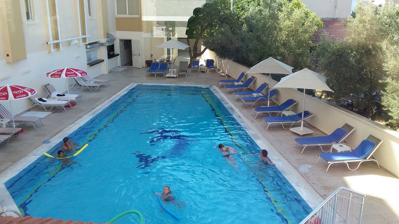Cle-Seaside-Hotel-Pool-4